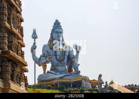 Lord Shiva Statue in Murudeshwar, Karnataka, Indien. Tour von Goa und Gokarna. Big Shiva. Stockfoto