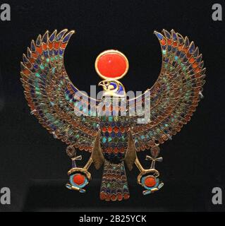 Schatz von Tutanchamun - Brustschild in Gestalt des Gottes Horus (Falcon) Stockfoto