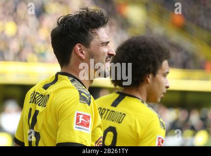 Dortmund, Deutschland. Feb. 2020. Firo: 29.02.2020 Fußball, 2019/2020 1.Bundesliga: BVB Borussia Dortmund - SC Freiburg MATT HUMMELS, VERLETZT, VERLETZUNG weltweite Nutzung Credit: Dpa / Alamy Live News Stockfoto