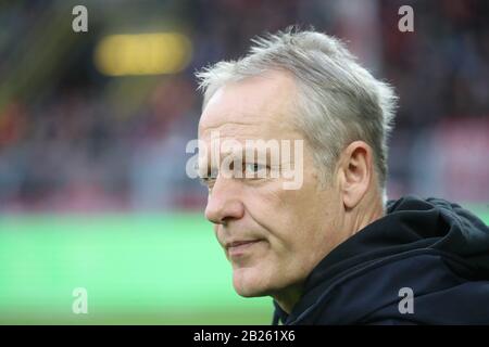 Dortmund, Deutschland. Februar 2020. Firo: 29.02.2020 Fußball, 2019/2020 1.Bundesliga: BVB Borussia Dortmund - SC Freiburg 1: 0 Christian Streich weltweite Nutzung Credit: Dpa / Alamy Live News Stockfoto