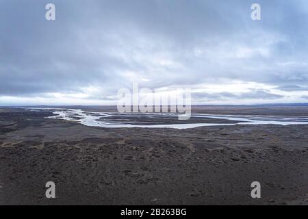 Dettifoss Wasserfall in Island schwarzes natürliches Flussbett hinter dem Wasserfall Stockfoto