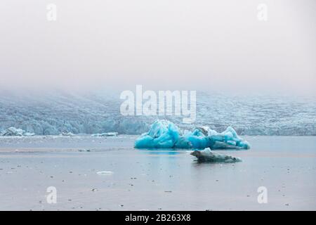Joekulsarlon Glacier Lagoon Eisberg Kalving vom Vatnajoekull Gletscher Stockfoto
