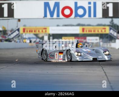 Infineon Team Joest Audi R8 Rennen 2003 Sebring 12-Stunden-Rennen Stockfoto