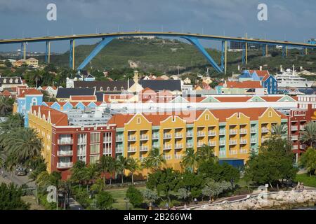 Curacao, Willemstad, Rif Fort & Queen Juliana Brücke Stockfoto