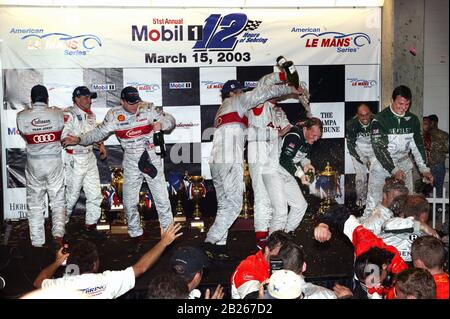 Siegerpodium beim 12-Stunden-Rennen von Sebring 2003 Stockfoto