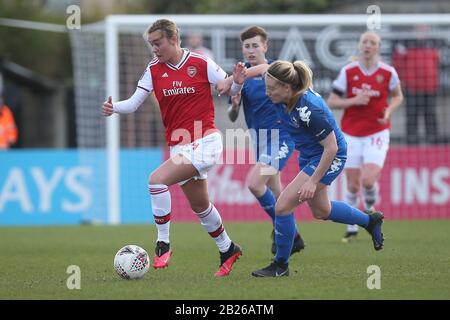 Jill Roord von Arsenal und Ellie Leek von Lewes während Arsenal Women vs Lewes FC Women, Women's FA Cup Football in Meadow Park am 23. Februar 2020 Stockfoto