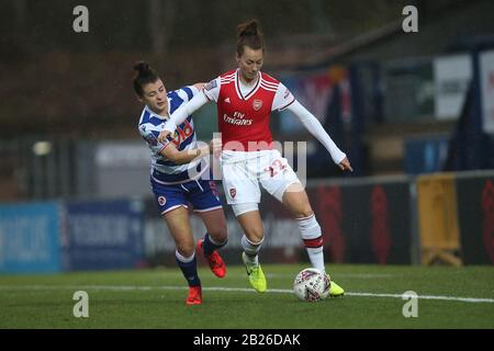 Viktoria Schnaderbeck von Arsenal und Angharad James von Reading beim Lesen von FC Women vs Arsenal Women, Barclays FA Women's Super League Football AT Stockfoto