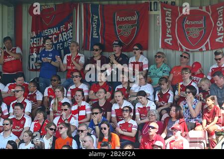 Arsenal-Fans während Arsenal Women vs Everton Ladies, FA Women's Super League Football in Meadow Park am 21. April 2019 Stockfoto