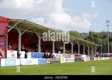 Die Haupttribüne während Ebbsfleet United vs Dagenham u. Redbridge, Vanarama nationalen Liga Fußball an der Kuflink Stadium am 13. April 2019 Stockfoto