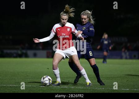 Leah Williamson von Arsenal und Mollie Green von Manchester Udd während der Arsenal Women gegen Manchester United Women, FA WSL Continental Tyres Cup Football A Stockfoto