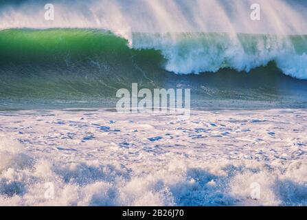 Wunderbare Wellen Surfen in diesem Urlaub und Surfziel Woolacombe Bay, Strand, Urlaubsziel, North Devon, Süd-West Stockfoto