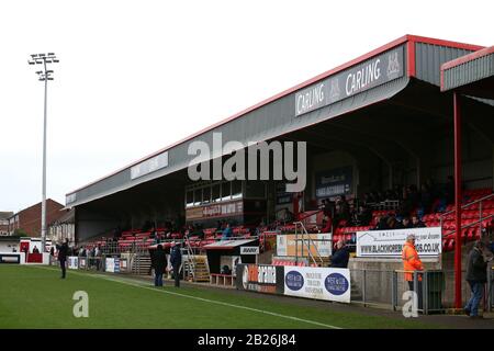 Die Haupttribüne während Dagenham & Redbridge vs. FC Halifax Town, Vanarama National League Football im Chigwell Construction Stadium am 8. Dezember Stockfoto