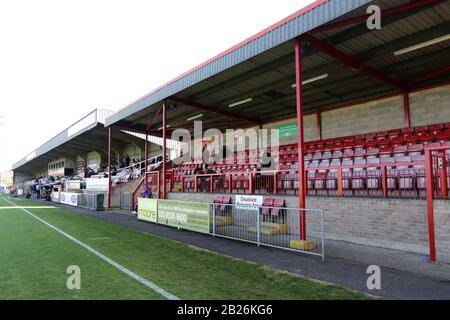 Die Haupttribüne während Dagenham & Redbridge vs Ebbsfleet United, Vanarama National League Football im Chigwell Construction Stadium am 29. September Stockfoto