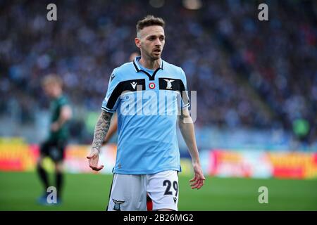 Rom, Italien. Februar 2020. Manuel Lazzari aus Lazio reagiert während des italienischen Champions-Serie-A-Fußballspiels zwischen ss Lazio und Bologna FC am 29. Februar 2020 im Stadio Olimpico in Rom, Italien - Foto Federico Proietti/ESPA-Images Credit: European Sports Photographic Agency/Alamy Live News Stockfoto