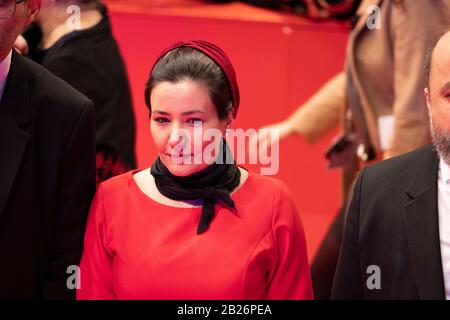 Berlin, Deutschland. Februar 2020. Gast, der vor der Abschlussgala während der 70. Berlinale 2020 anreist. (Foto von Beata Siewicz/Pacific Press) Credit: Pacific Press Agency/Alamy Live News Stockfoto