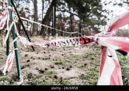 Weiß-rotes Band mit der Aufschrift NO Entry in Tschechien Stockfoto