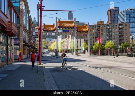 Vancouver, KANADA - 05. MAI 2019: Downtown Vancouver, Kanada. Millennium Gate in der Pender Street in Chinatown am 17. Mai 2007 in Vancouver, Kanada. Das ist es Stockfoto