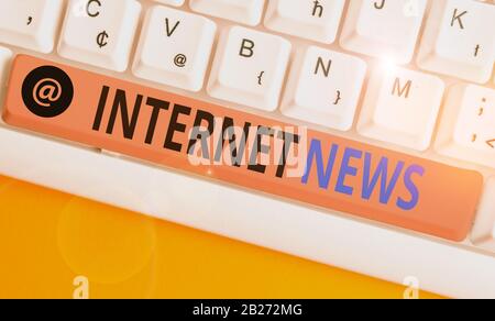 Handschriftertext zum Schreiben von Internet-Nachrichten. Konzeptfoto die Informationen über aktuelle Ereignisse, die online veröffentlicht werden Stockfoto