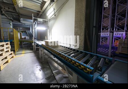 Peking, CHINA - 03. JUNI 2019: Moderne Automatisierung der Lagerproduktion in China. Stockfoto