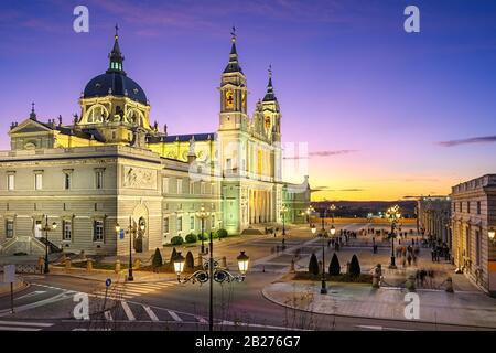 Kathedrale Santa Maria la Real de La Almudena in Madrid, Spanien Stockfoto