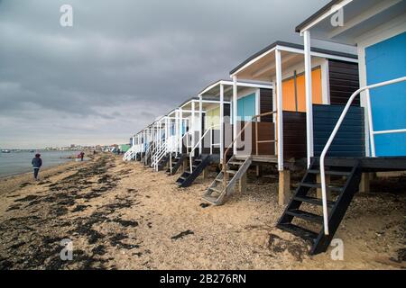 Shoeburyness on Sea, Essex, England, 29. Oktober 2019, bunte Strandhütten am Strand. Stockfoto