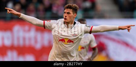 Leipzig, Deutschland. März 2020. Fußball: Bundesliga, RB Leipzig - Bayer 04 Leverkusen, 24. Spieltag, in der Red Bull Arena. Der Leipziger Patrik Schick jubelt nach seinem Tor zum 1:1. Kredit: Robert Michael / dpa-Zentralbild / dpa - WICHTIGER HINWEIS: Gemäß den Vorschriften der DFL Deutsche Fußball Liga und des DFB Deutscher Fußball-Bund ist es untersagt, im Stadion und/oder aus dem fotografierten Spiel in Form von Sequenzbildern und/oder videoähnlichen Fotoserien auszunutzen oder auszunutzen./dpa/Alamy Live News Stockfoto