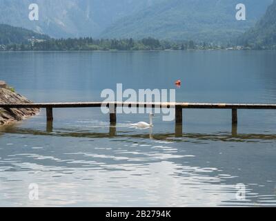 Kleine Brücke in Hallstatt am Hallstätter See, Österreich Stockfoto