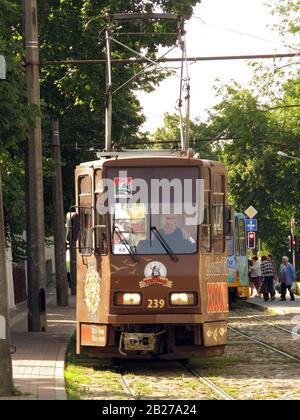 Liepaja, LETTLAND - 17. SEPTEMBER: Liepaja ist eine Stadt im Westen Lettlands, die an der Ostsee liegt. Blick auf die Stadt, Stadtbild mit Straßenbahn Stockfoto