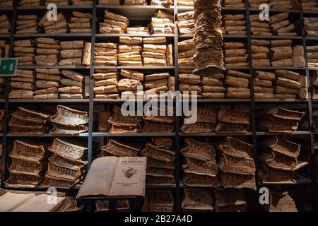 Napoli, Archivio storico dei banchi di Napoli, Museo il Cartastorie, Via dei Tribunali, kebab di ricevute Stockfoto