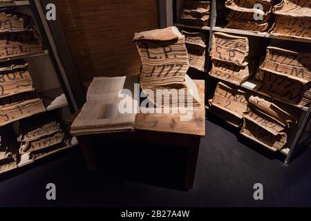 Napoli, Archivio storico dei banchi di Napoli, Museo il Cartastorie, Via dei Tribunali, Volume più alto del museo Stockfoto