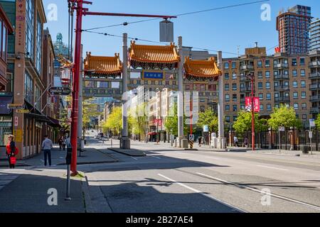 Vancouver, KANADA - 05. MAI 2019: Downtown Vancouver, Kanada. Millennium Gate in der Pender Street in Chinatown am 17. Mai 2007 in Vancouver, Kanada. Das ist es Stockfoto