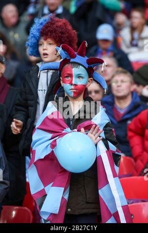 London, Großbritannien. März 2020. Aston Villa Fans vor dem Carabao-Cup-Endspiel zwischen Aston Villa und Manchester City im Wembley-Stadion am 1. März 2020 in London, England. (Foto von Paul Chesterton/phcimages.com) Credit: PHC Images/Alamy Live News Stockfoto