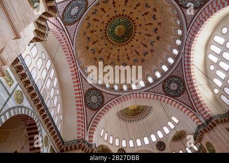 Istanbul/Türkei - 20.01.2019: Innenansicht der Süleymaniye-Moschee (Süleymaniye Camisi), Istanbul, Türkei Stockfoto