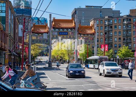 Vancouver, KANADA - 05. MAI 2019: Downtown Vancouver, Kanada. Millennium Gate in der Pender Street in Chinatown am 17. Mai 2007 in Vancouver, Kanada. Das ist es Stockfoto