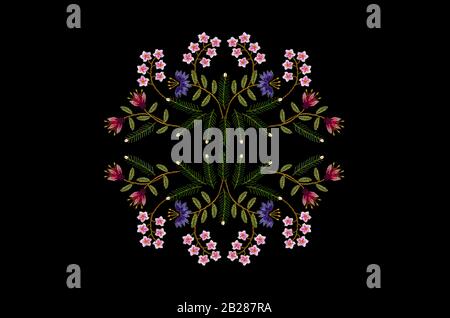 Schwarzer Hintergrund mit ovalem Muster für die Stickereien empfindlicher Blumensträuße mit pinkfarbenen und violetten Nelken mit Blättern, mit weißen Blumen und Kiefer-BH Stockfoto