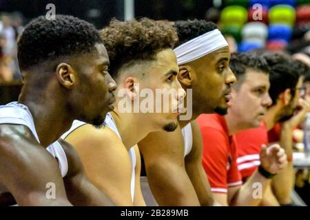 London, Großbritannien. März 2020. Leicester Riders Team auf der Bank beim EFL Sky Bet Championship Match zwischen Queens Park Rangers und Birmingham City im Kiyan Prince Foundation Stadium, London, England am 29. Februar 2020. Foto von Phil Hutchinson. Nur redaktionelle Nutzung, Lizenz für kommerzielle Nutzung erforderlich. Keine Verwendung bei Wetten, Spielen oder einer einzelnen Club-/Liga-/Spielerpublikationen. Kredit: UK Sports Pics Ltd/Alamy Live News Stockfoto