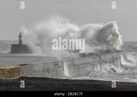 Newhaven, East Sussex am 29. Februar 2020. Storm Jorge streikt England mit hohen Winden und Regen. Stockfoto