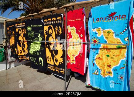 Handtücher auf dem Feststand auf dem teguise Market Lanzarote kanarische Inseln spanien Stockfoto