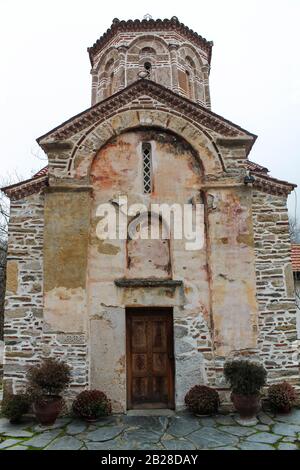 Kloster Ortodox Mazedonisch - Heilige Mutter Gottes (Sv Mala Bogorodica) - Dolna Matka - in der Nähe von Skopje, Nord-Mazedonien Stockfoto