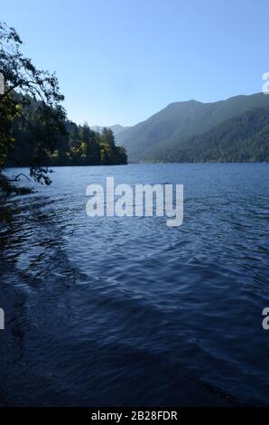 PARKS UND ERHOLUNG: VOLUME 6-Ike Kinswa State Park ist ein öffentliches Erholungsgebiet im Bundesstaat Washington, eines von 142 im gesamten schönen Bundesstaat. Stockfoto