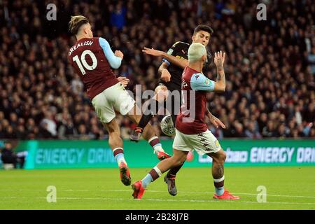 London, Großbritannien. März 2020. Rodri von Manchester City (R) kollidiert mit Douglas Luiz von Aston Villa (M) und Jack Grealish von Aston Villa (L). Carabao Cup 2020-Endspiel, Aston Villa gegen Manchester City im Wembley-Stadion am Sonntag, 1. März 2020 in London. Dieses Bild darf nur für redaktionelle Zwecke verwendet werden. Nur redaktionelle Nutzung, Lizenz für kommerzielle Nutzung erforderlich. Keine Verwendung bei Wetten, Spielen oder Einzelpublikationen für Vereine/Liga/Spieler. Pic von Steffan Bowen/Andrew Orchard Sportfotografie/Alamy Live News Credit: Andrew Orchard Sportfotografie/Alamy Live News Stockfoto