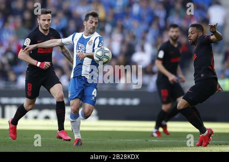 Barcelona, Katalonien, Spanien. März 2020. März 2020 - RCDE Stadium, Cornella, Spanien - LaLiga Santander- RCD Espanyol gegen Atletico de Madrid; Victor Sanchez von RCD Espanyol kontrolliert den Ball. Gutschrift: Eric Alonso/ZUMA Wire/Alamy Live News Stockfoto