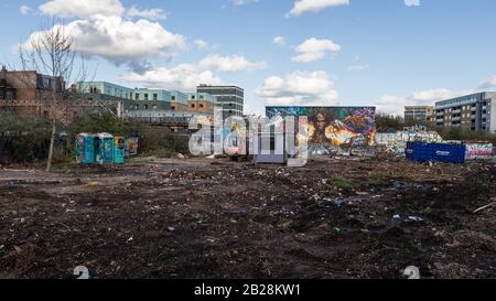 London, England, Großbritannien - 1. März 2020: Die Überreste der berühmten Nomadischen Community Gardens im Osten Londons. Stockfoto