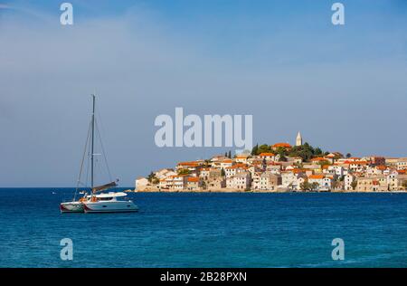 Primosten, Kroatische Adriaküste, Mittel-Dalmatien, Dalmatien, Kroatien Stockfoto