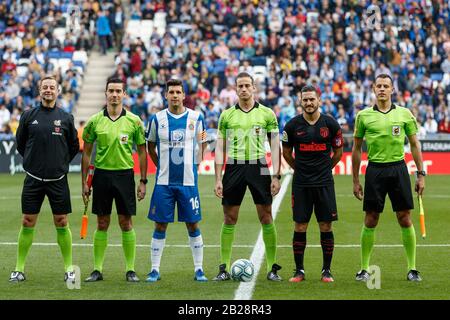 Cornella Del Llobregat, Spanien. März 2020. Barcelona, SPANIEN - 1. MÄRZ: Foto mit Schiedsrichtern beim Ligaspiel zwischen RCD Espanyol und Atletico de Madrid im RCD-Stadion am 01. März 2020 in Barcelona, Spanien. Kredit: Dax Images / Alamy Live News Stockfoto