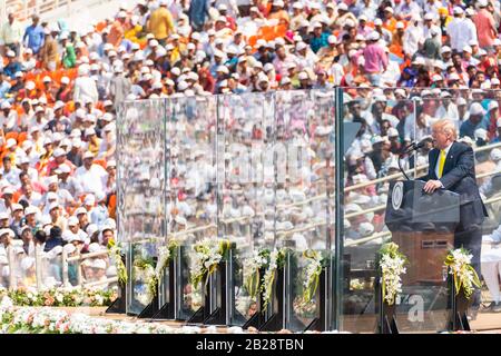 Ahmedabad, Indien. Februar 2020. Präsident Donald J. Trump gibt am Montag, 24. Februar 2020, im Motera Stadium in Ahmedabad, Indianern, Bemerkungen ab: Präsident Donald J. Trump Credit: Storms Media Group/Alamy Live News Stockfoto