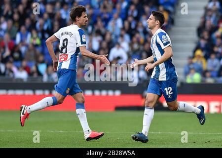 Cornella Del Llobregat, Spanien. März 2020. Barcelona, SPANIEN - 1. MÄRZ: Iturraspe und Calleri von RCD Espanyol während des Liga-Spiels zwischen RCD Espanyol und Atletico de Madrid im RCD-Stadion am 01. März 2020 in Barcelona, Spanien. Kredit: Dax Images / Alamy Live News Stockfoto