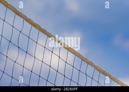 Harrisburg, North Carolina, USA. Februar 2020. Generische Ansichten eines Volleyballnetzes gegen einen blauen Himmel (Credit Image: © Walter G Arce Sr Grindstone Medii/ASP) Stockfoto