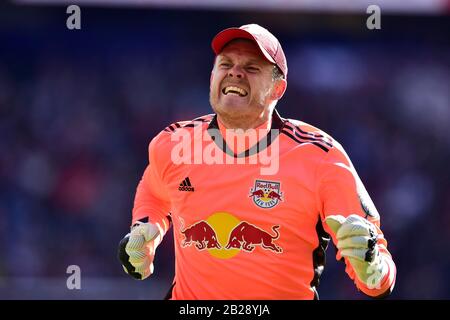 Harrison, New Jersey, USA. März 2020. New York Red Bulls Torhüter DAVID JENSEN (1) reagiert auf New York???s Siegertor in der Red Bull Arena in Harrison New Jersey New York besiegt Cincinnati 3 zu 2 Credit: Brooks Von Arx/ZUMA Wire/Alamy Live News Stockfoto