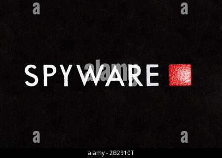 Makro-Nahaufnahme der Anzeigeleuchte zur Erkennung von Spyware. Stockfoto